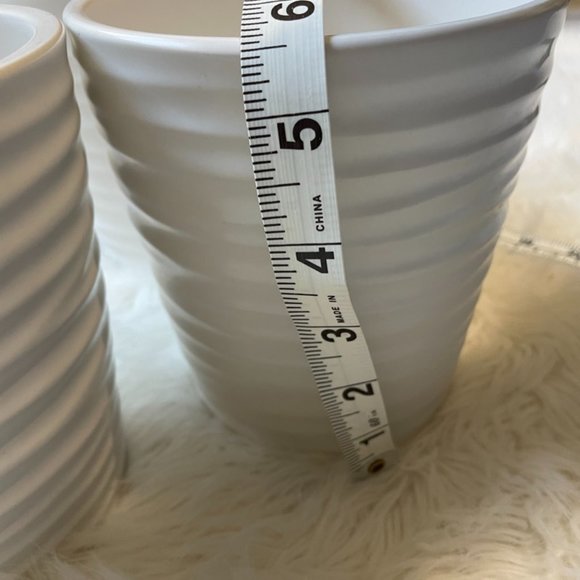 NWOT 3 5" lightweight Ivory/off white honeycomb design planter pots - Picture 5 of 8